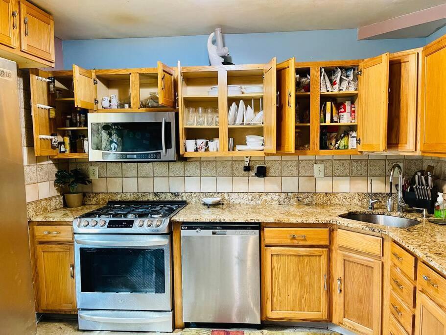 Colorful 3 Bedrooms Twin Home Near Center Philadelphia Bagian luar foto